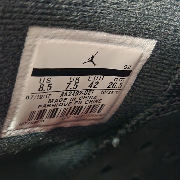 Jordan 6 Retro Chinese New Year High-Top Sneakers with Perforated Panels - Picture 8 of 11